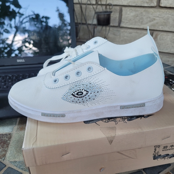 Ladles Sneakers - Picture 3 of 9